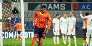 davie-selke-son-6-haftada-6-golunu-kaydetti-XekFJAIs.jpg