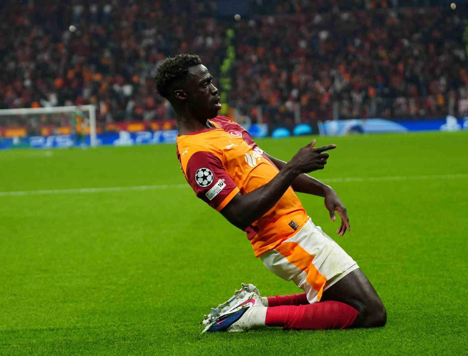davinson sanchez bu sezonki 2 golunu kaydetti 0