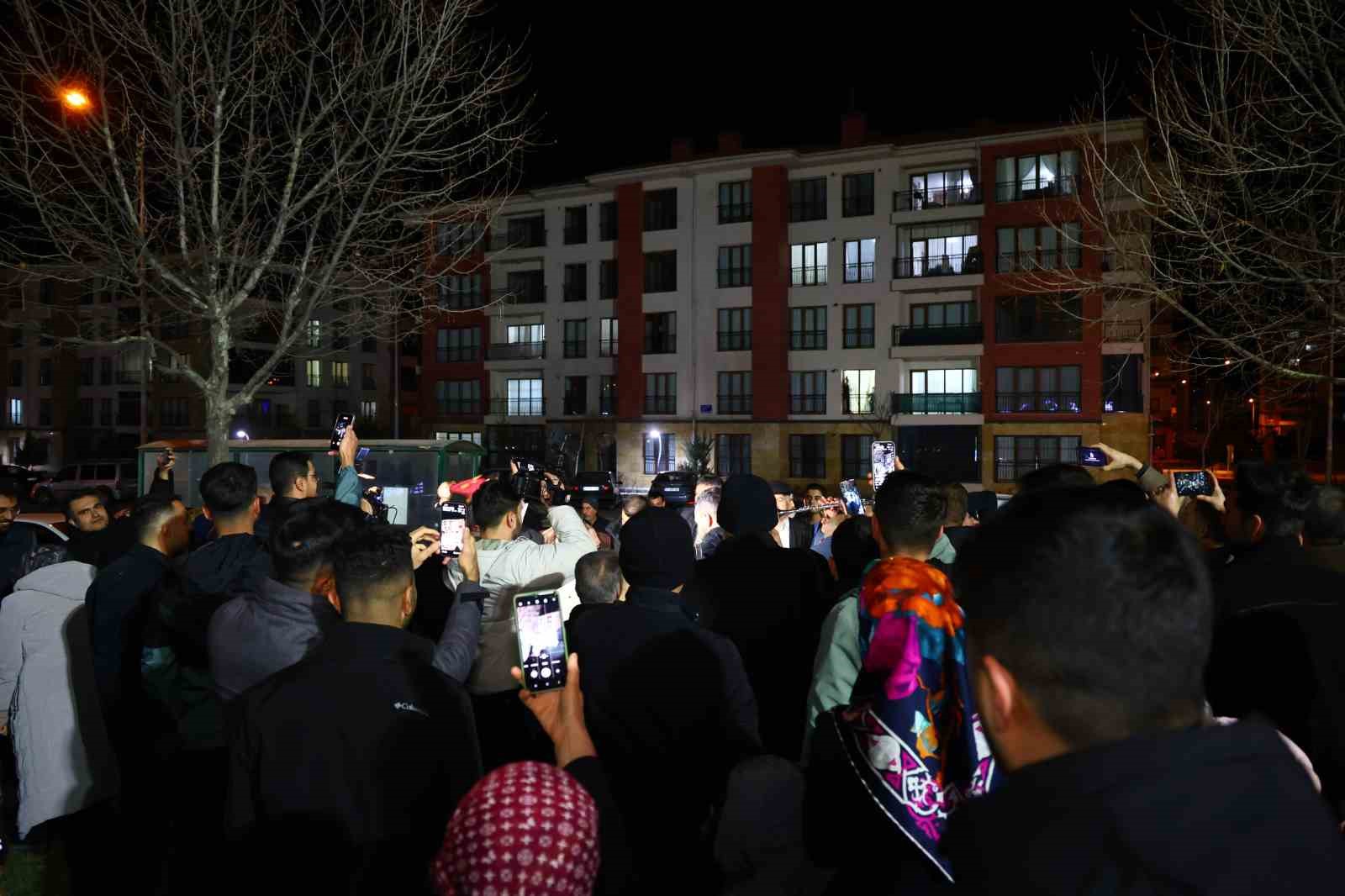 davul ve klarnet esliginde geleneksel sahur halayi onlarca kisiyi bulusturdu 6 OmTY5wzO