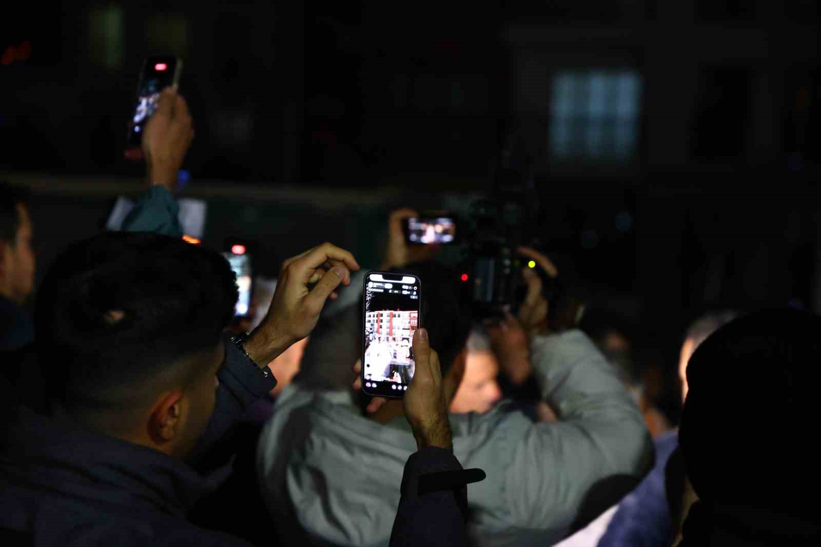 davul ve klarnet esliginde geleneksel sahur halayi onlarca kisiyi bulusturdu 7 JJeeFLtW