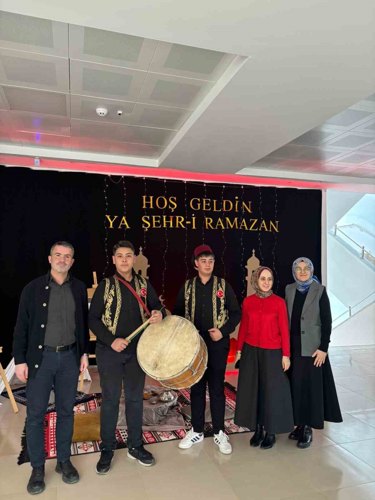 davul ve mani gelenegi lise ogrencileri tarafindan yasatiliyor 1 FmVXMRzY