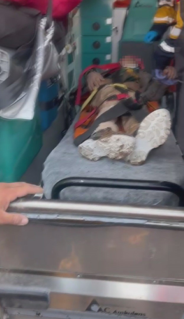 Dayısı tarafından dövülerek ölüme terk edilen çocuk kayaların altında yaralı halde bulundu 6 dayisi tarafindan dovulerek olume terk edilen cocuk kayalarin altinda yarali halde bulundu 2 Gi35zkqm
