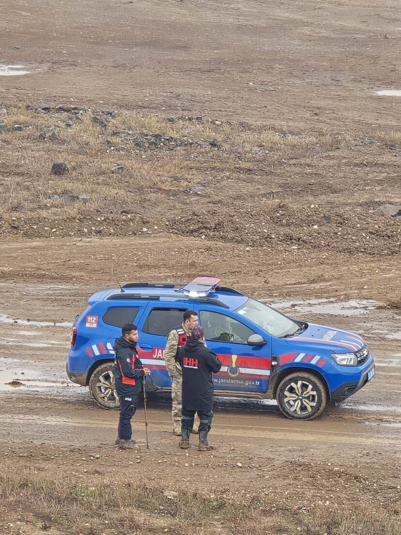 Dayısı tarafından dövülerek ölüme terk edilen çocuk kayaların altında yaralı halde bulundu 8 dayisi tarafindan dovulerek olume terk edilen cocuk kayalarin altinda yarali halde bulundu 4 8lXy3qj4