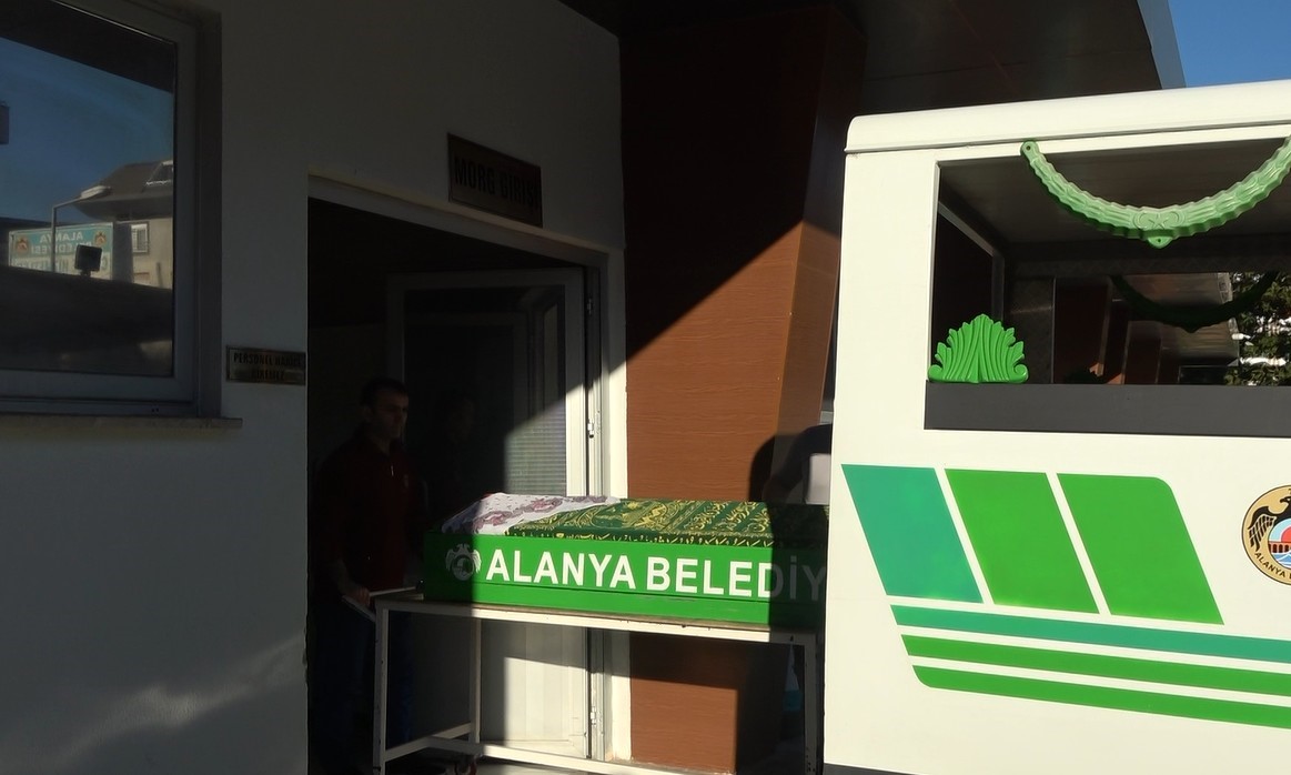 dayisinin silahindan cikan kursunla hayatini kaybeden kadinin cenazesi ailesine teslim edildi 1 WdU4Rvt6