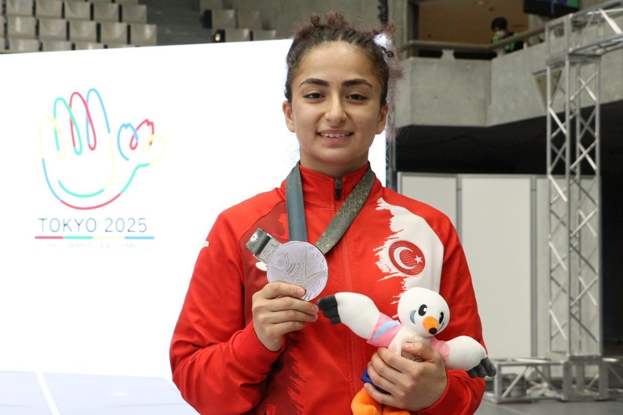 deaflympics 2025te ilk madalya buse tirastan geldi 0 fzUlMlYZ