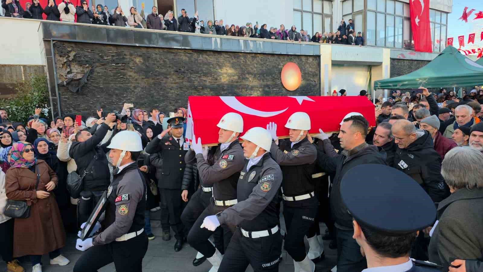 deas operasyonunda sehit olan polis memuru memleketinde topraga verildi 0 KvKAIRar
