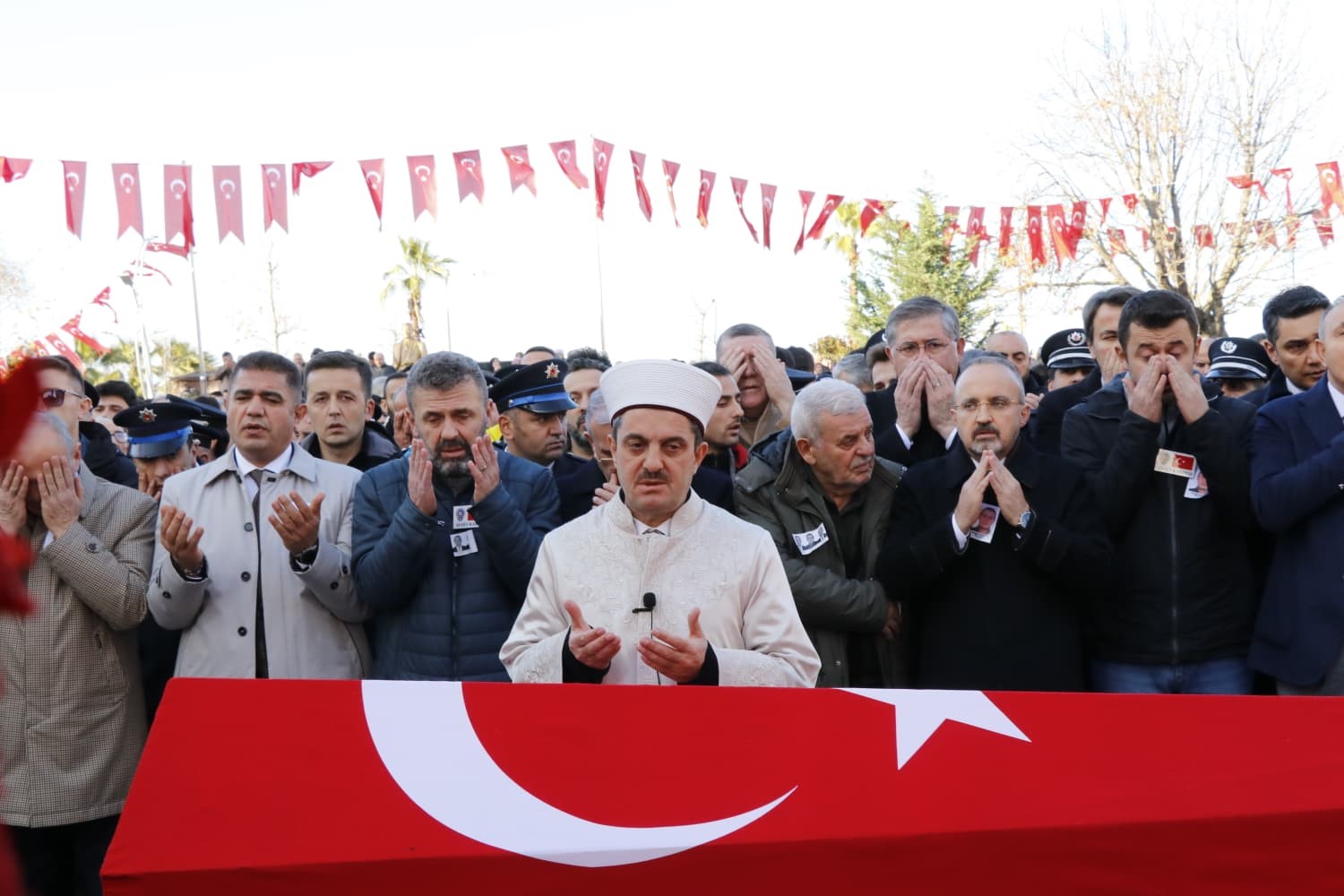 deas operasyonunda sehit olan polis memuru memleketinde topraga verildi 1 ZwgMO7NM