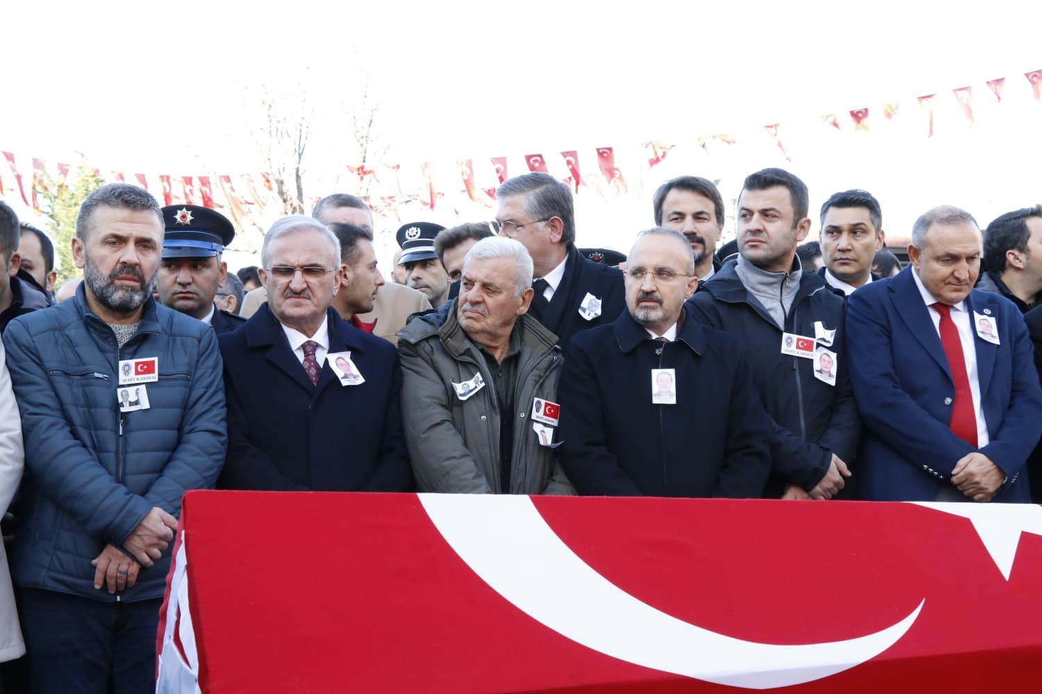 deas operasyonunda sehit olan polis memuru memleketinde topraga verildi 4