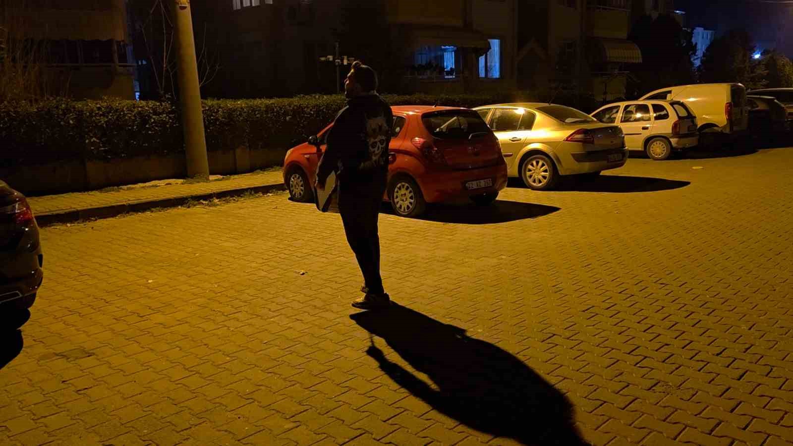 dedesinden kalan davulla mahalleliyi sahura uyandiriyor 3 1NmqC2As