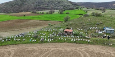 dedesinden-ogrendigi-meslegi-koyunde-surduruyor-UeGb6sj6.jpg