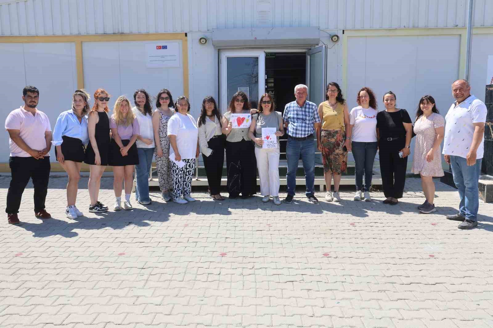 defacto bahcesehir koleji ve togdan hatayda gelecege dokunan bulusma 6 5KMSyX1Q