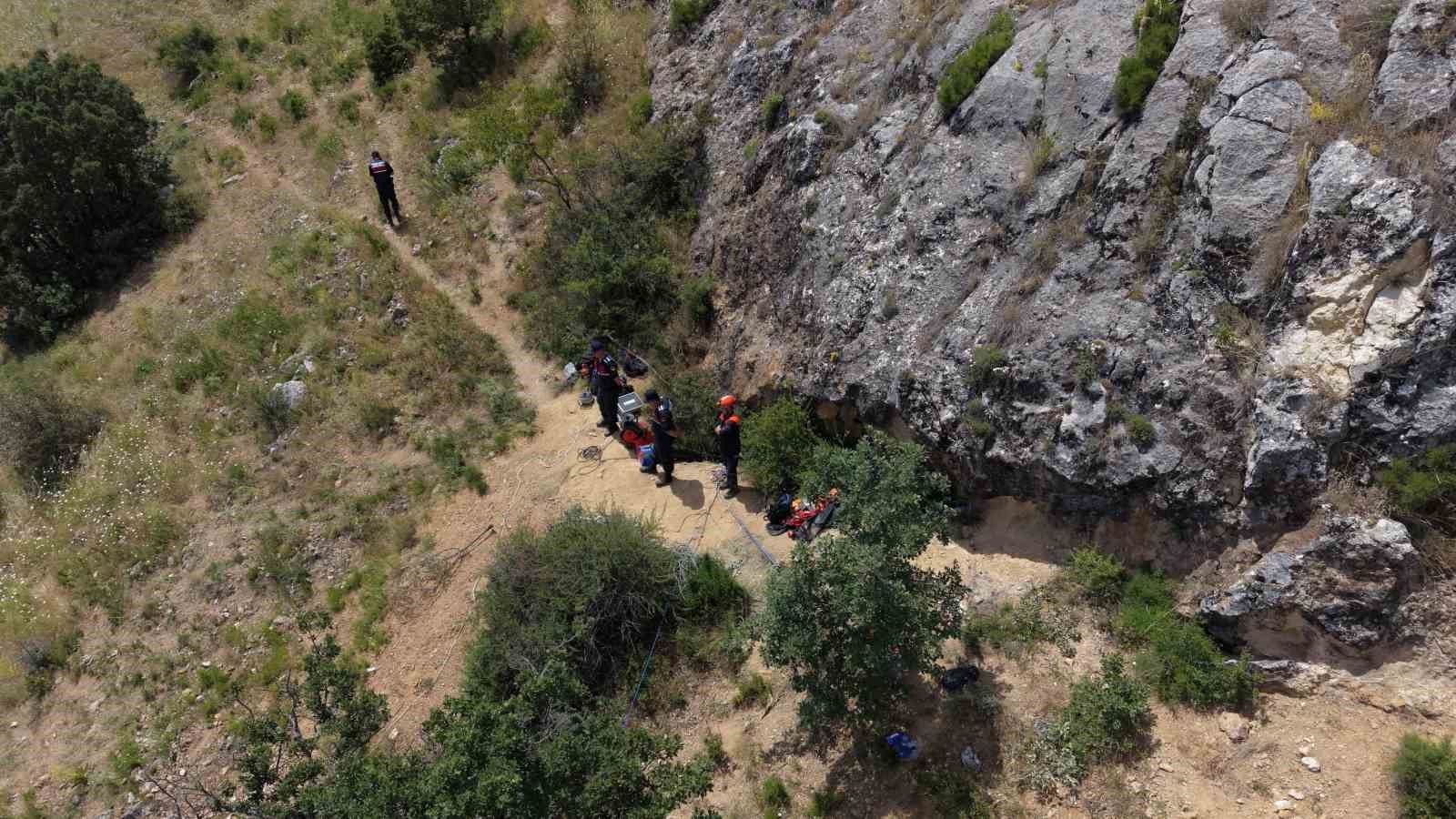 define aradigi magarada sikisti ekipler kurtarmak icin zamanla yarisiyor 0 ArymRZuh