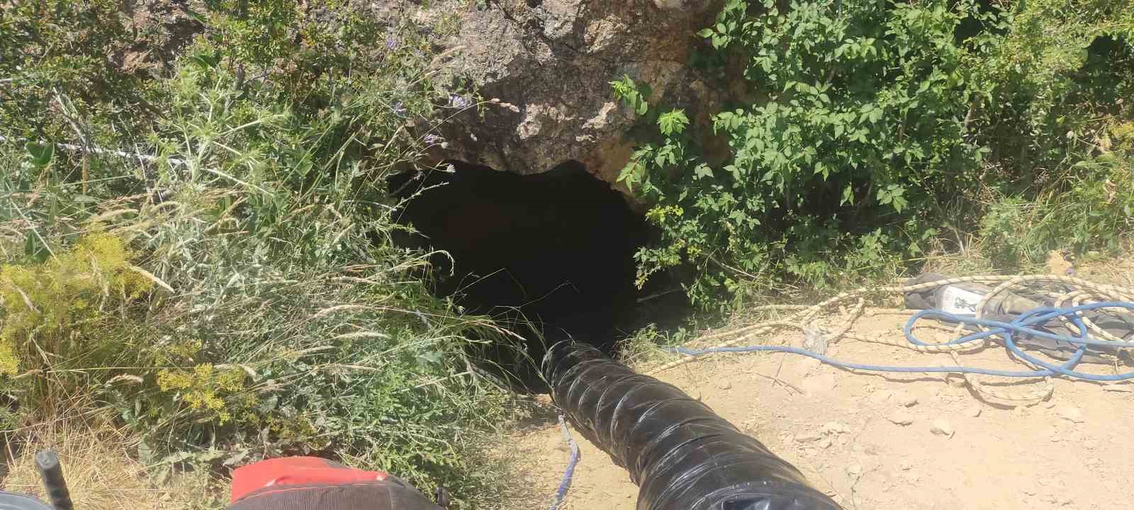 define aradigi magarada sikisti ekipler kurtarmak icin zamanla yarisiyor 5 FEqJ8sBW