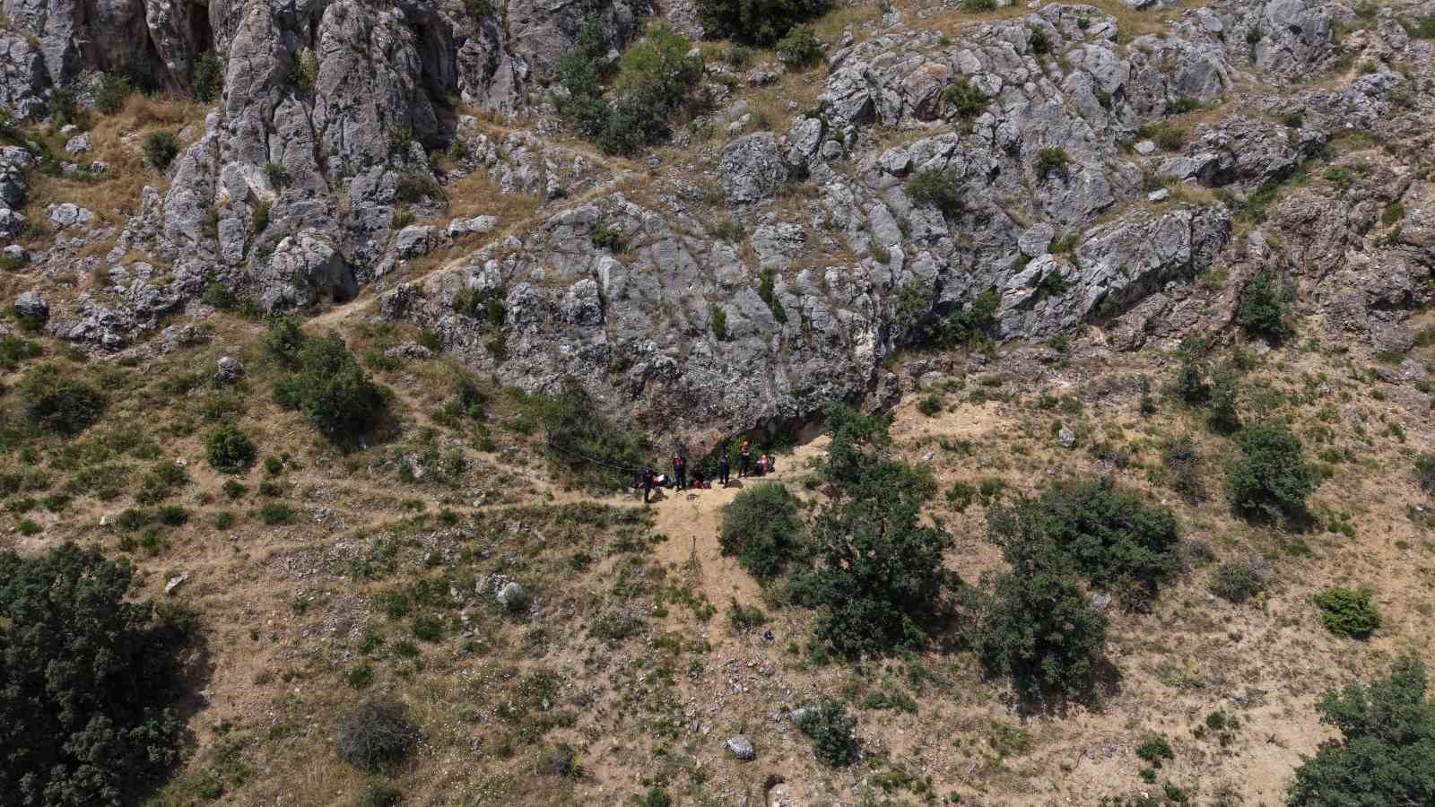 define aradigi magarada sikisti ekipler kurtarmak icin zamanla yarisiyor 6 5AD3quNy
