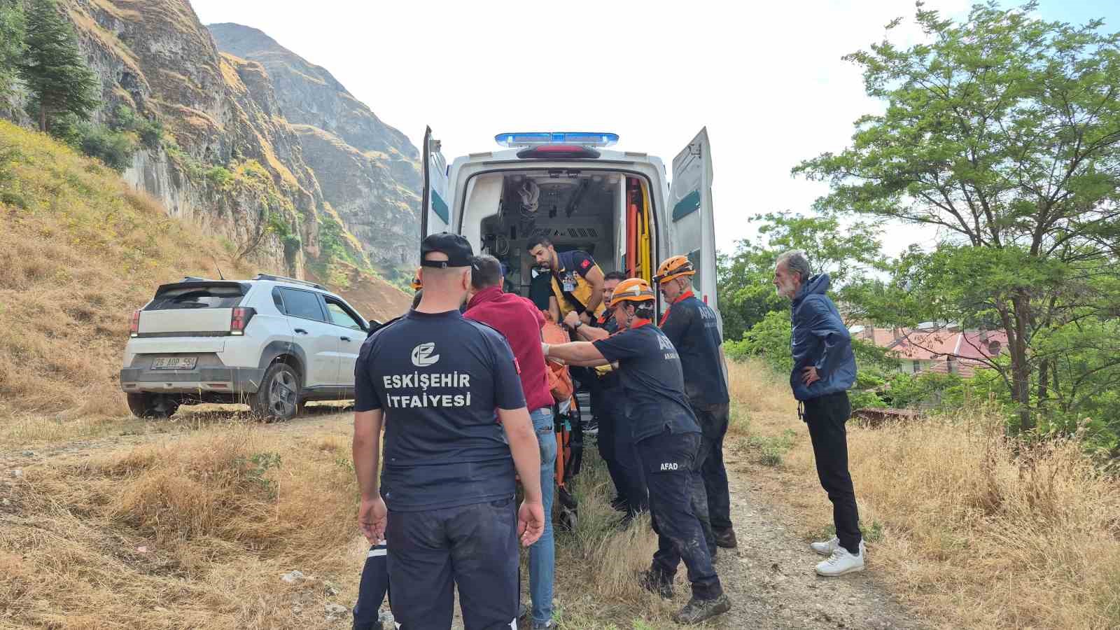 define ararken toprak altinda kalan adamin cenazesi 18 saat sonra cikarildi 7 vSKUV8JX