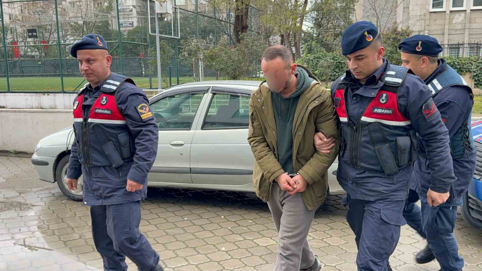 define ararken yakalandi hirsizliktan gozaltina alindi 1 8qLVM98I