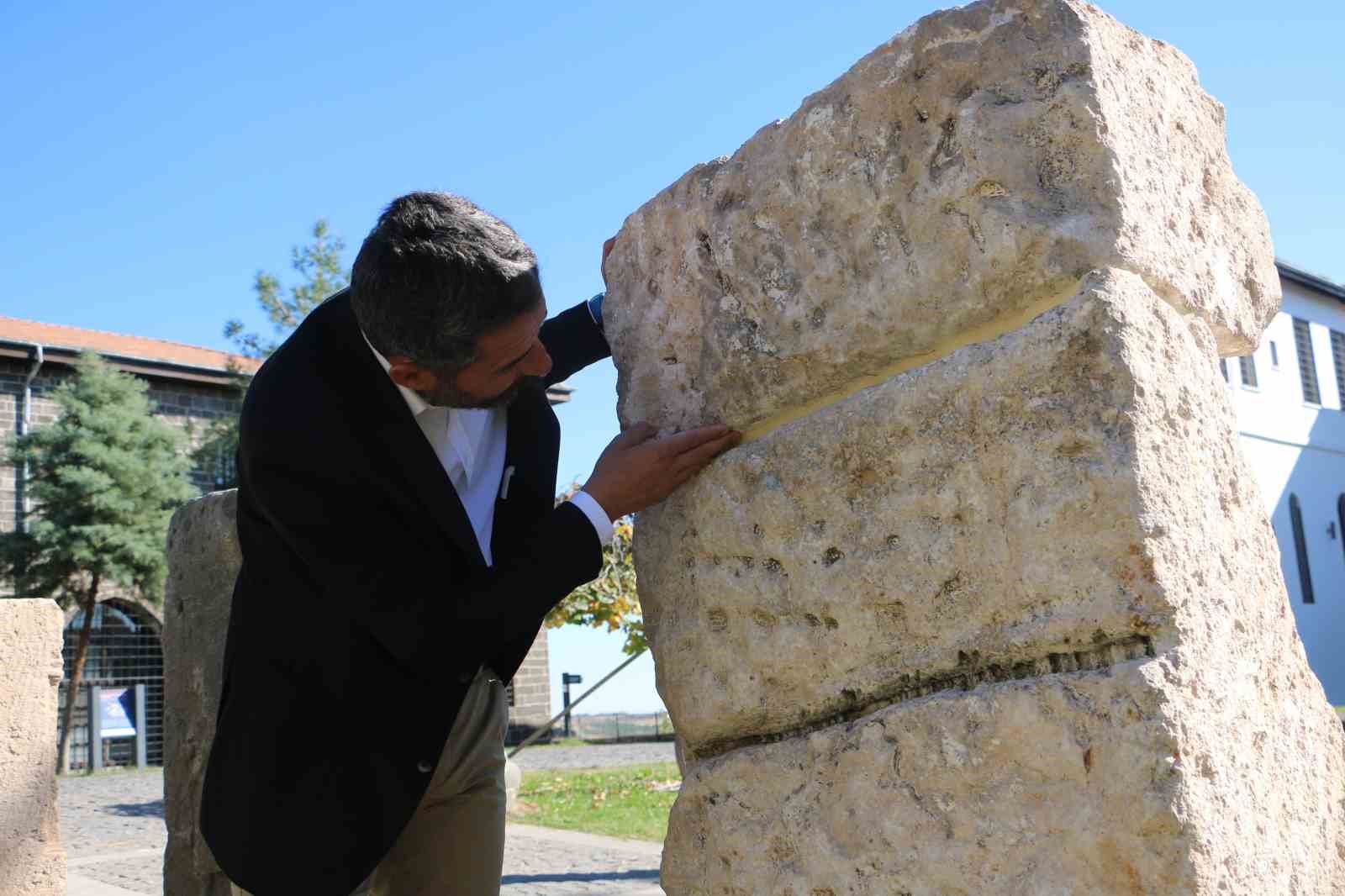 Defineciler tarafından parçalara ayrılmak istenen 1800 yıllık ’Kibele heykeli’ İçkale Müzesinde sergileniyor 5 defineciler tarafindan parcalara ayrilmak istenen 1800 yillik kibele heykeli ickale muzesinde sergileniyor 1 MK1MS3PU
