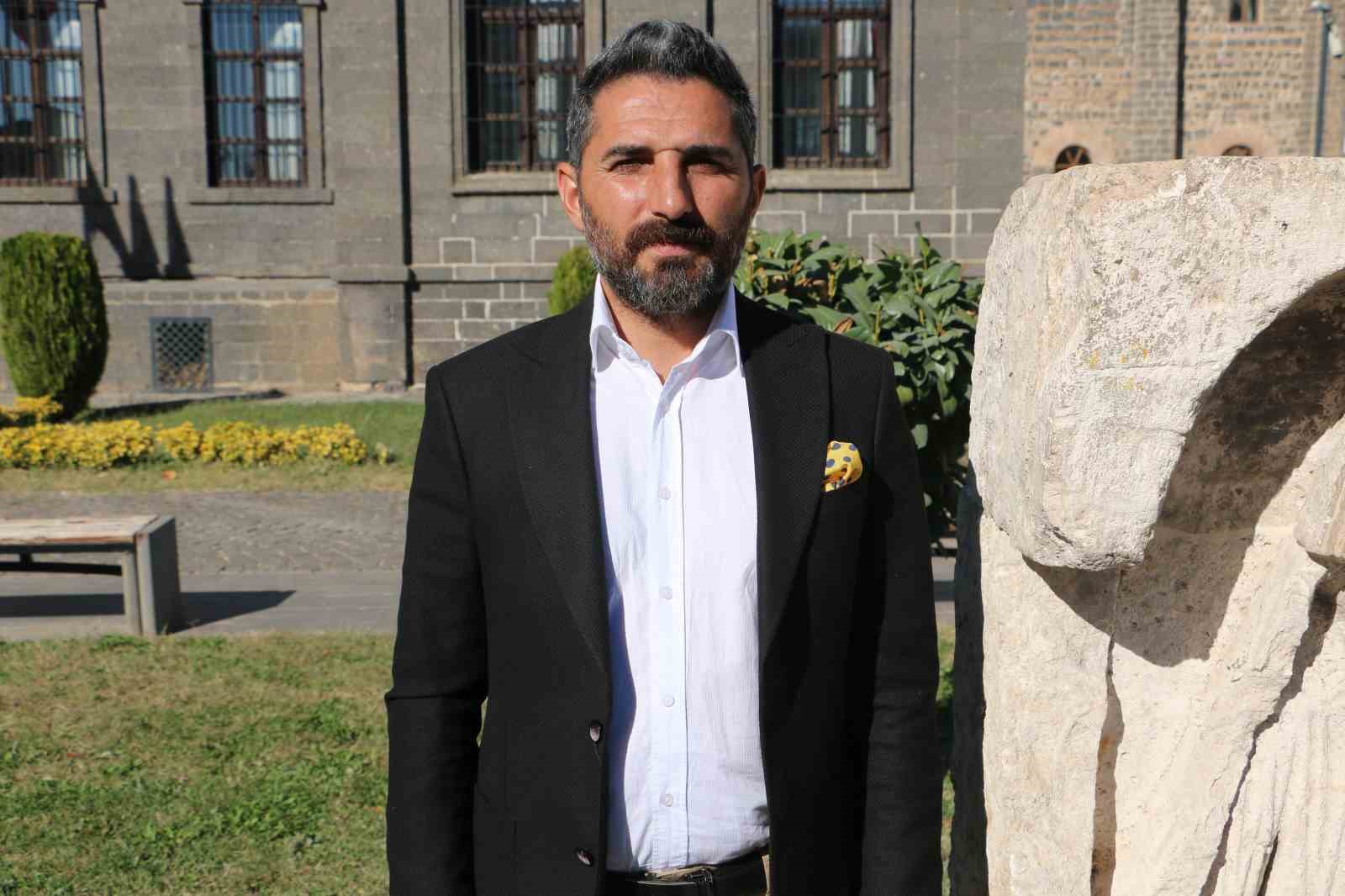 Defineciler tarafından parçalara ayrılmak istenen 1800 yıllık ’Kibele heykeli’ İçkale Müzesinde sergileniyor 7 defineciler tarafindan parcalara ayrilmak istenen 1800 yillik kibele heykeli ickale muzesinde sergileniyor 3 SbEaaeMt