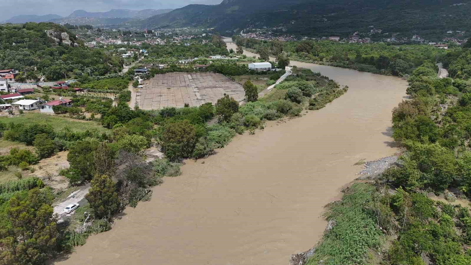 defnede tarim arazileri sular altinda kalirken evlerde esyalar zarar gordu 4 DEkpNhkk