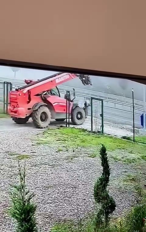 degeri 5 milyonun uzerindeki is makinesini saniyeler icinde caldi 0 vDm27KBz