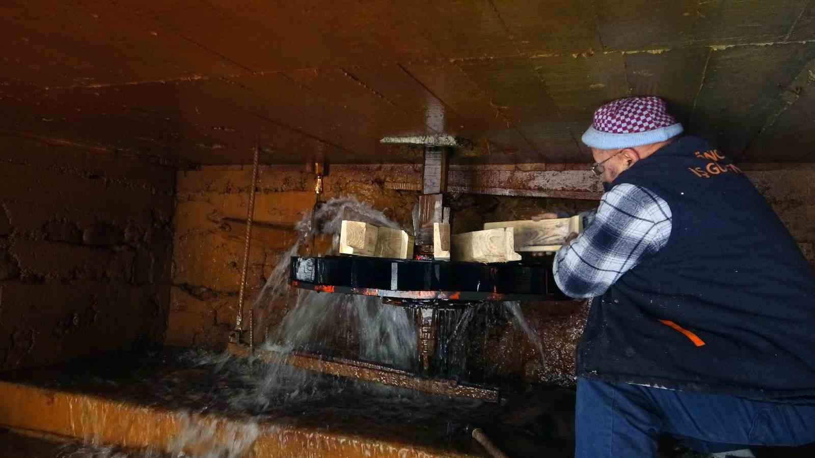 degirmenlerin donmesi onun ellerinde 6 r7LSn22f