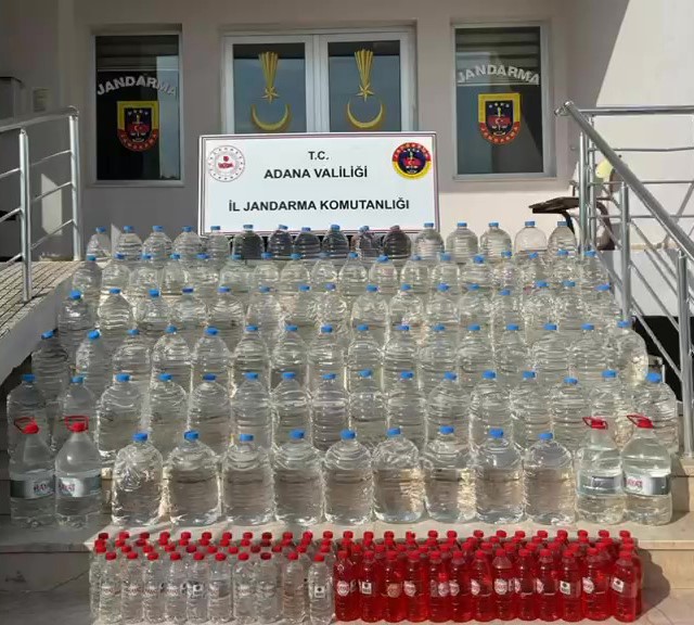 Dekoratif rafın arkasındaki gizli depoda 558 litre sahte içki ele geçirildi 9 dekoratif rafin arkasindaki gizli depoda 558 litre sahte icki ele gecirildi 5 8gEu1DL7