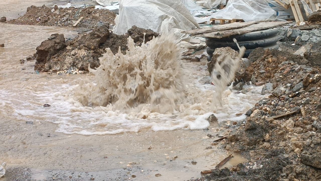 Delinen doğal gaz borusu ekipleri alarma geçirdi 5 delinen dogal gaz borusu ekipleri alarma gecirdi 1 nsb1LvuZ