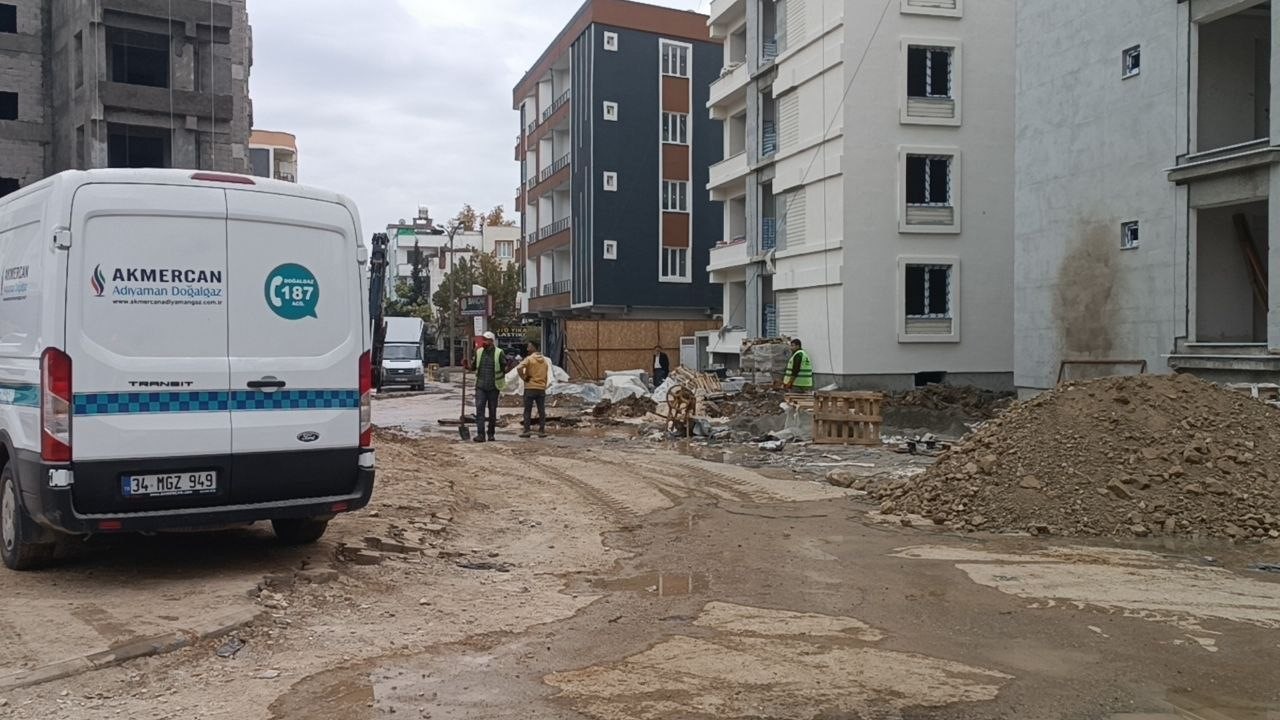 Delinen doğal gaz borusu ekipleri alarma geçirdi 7 delinen dogal gaz borusu ekipleri alarma gecirdi 3 RhiKEUaC