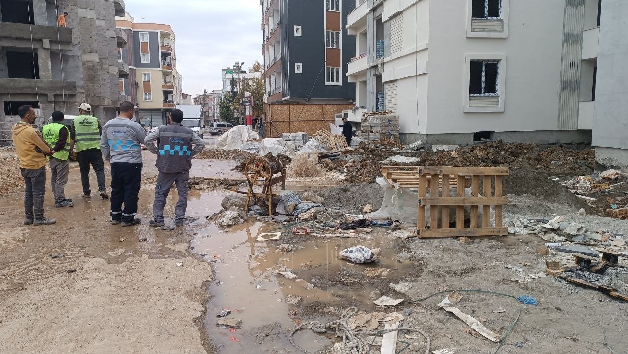Delinen doğal gaz borusu ekipleri alarma geçirdi 8 delinen dogal gaz borusu ekipleri alarma gecirdi 4 NyCCwyG6
