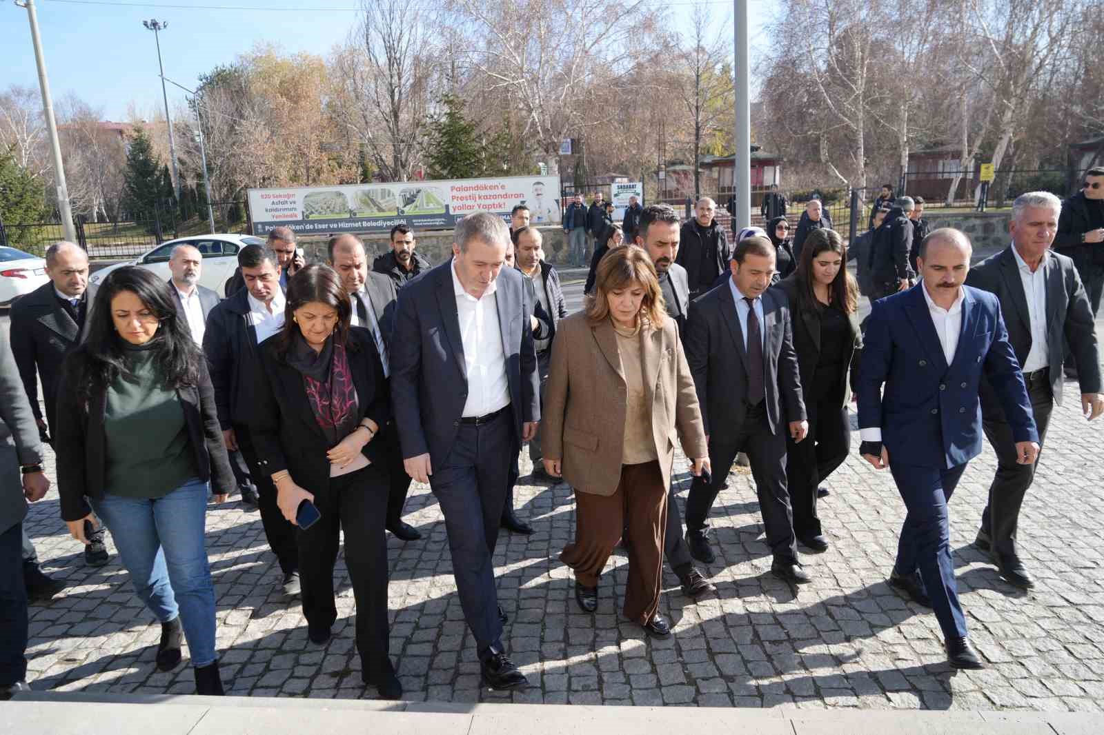 dem genel baskani bakirhan chpnin uye vermeme karari kurtleri yaralamistir 1 5gGa7PNJ