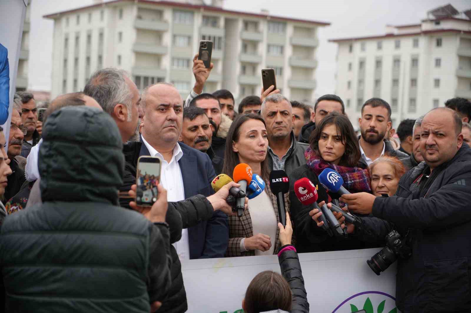 DEM Parti Genel Başkanı Hatimoğulları, Selahattin Demirtaş’ı ziyaret etti 4 dem parti genel baskani hatimogullari selahattin demirtasi ziyaret etti 0 FdT5edH9