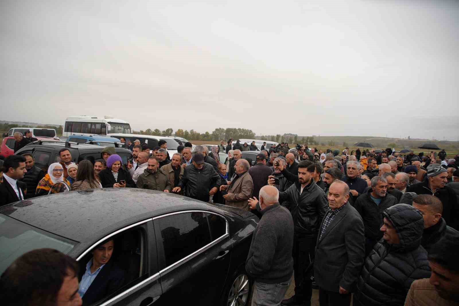 DEM Parti Genel Başkanı Hatimoğulları, Selahattin Demirtaş’ı ziyaret etti 7 dem parti genel baskani hatimogullari selahattin demirtasi ziyaret etti 3 PpqKRPhj