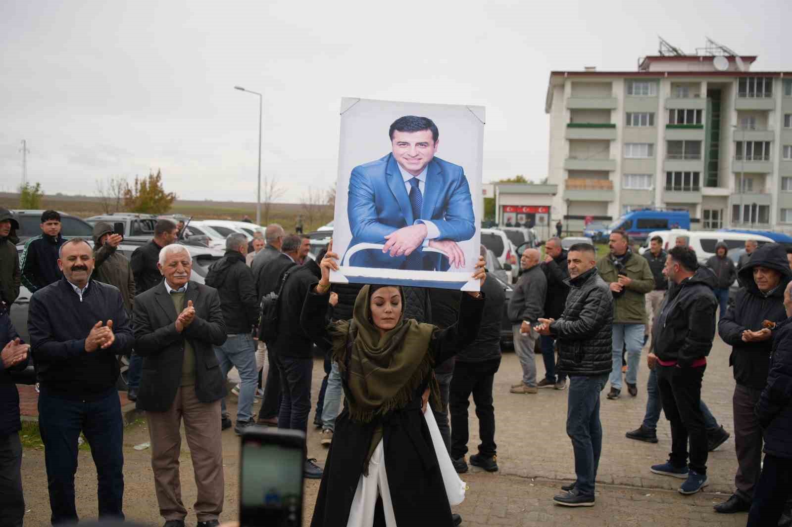 DEM Parti Genel Başkanı Hatimoğulları, Selahattin Demirtaş’ı ziyaret etti 8 dem parti genel baskani hatimogullari selahattin demirtasi ziyaret etti 4 UfJB9chI