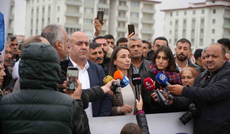 dem-parti-genel-baskani-hatimogullari-selahattin-demirtasi-ziyaret-etti-bMHMUNjj.jpg