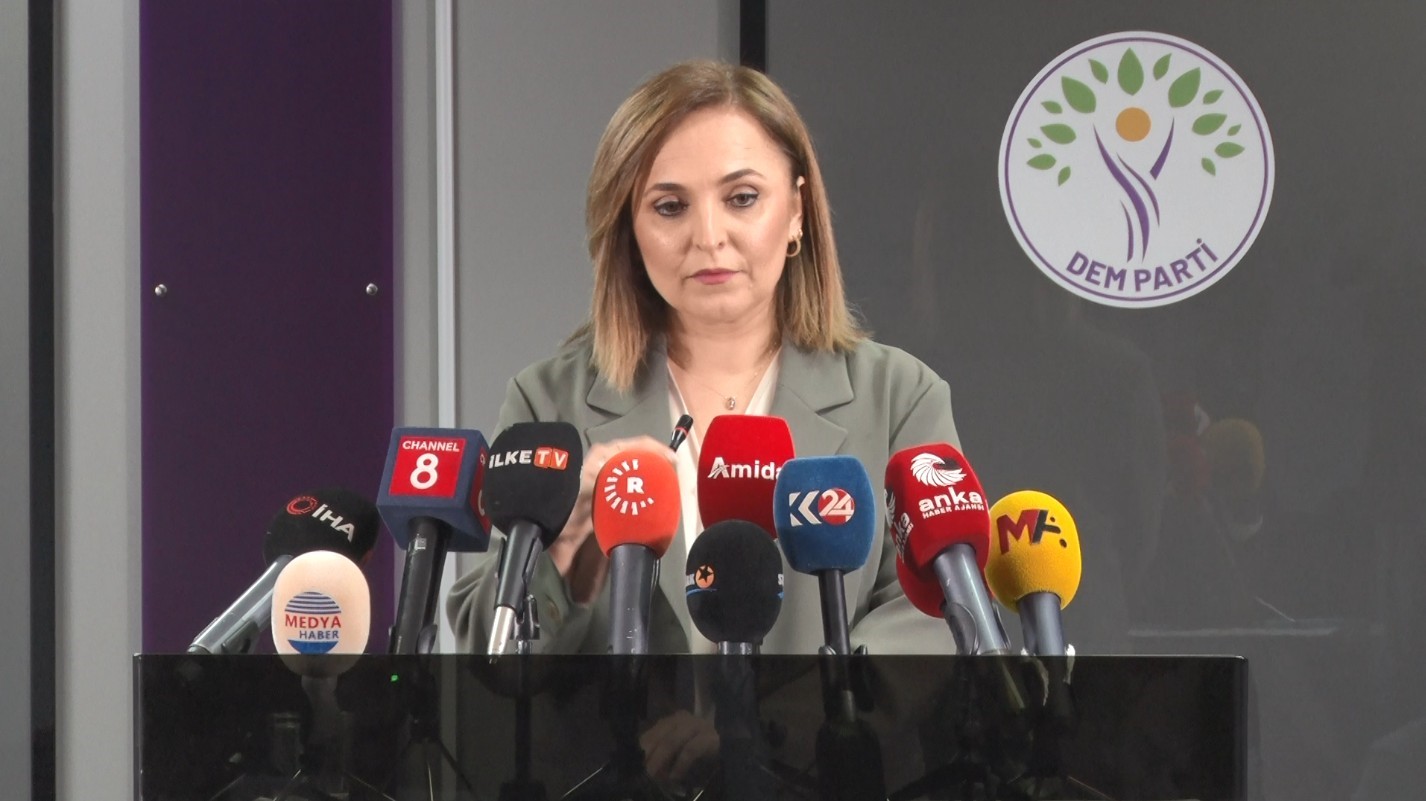 DEM Parti Sözcüsü Doğan: "Öcalan’ın özgür bir şekilde çalışabileceği, doğrudan temas kurabileceği iletişim şartlarının oluşturulması gerektiğini düşünüyoruz" 4 dem parti sozcusu dogan ocalanin ozgur bir sekilde calisabilecegi dogrudan temas kurabilecegi iletisim sartlarinin r1yivrWk