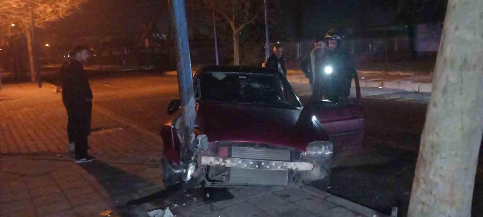 demir direge saplandi hurdaya donen arac surucusu kayiplara karisti 1 7IqpNQuS