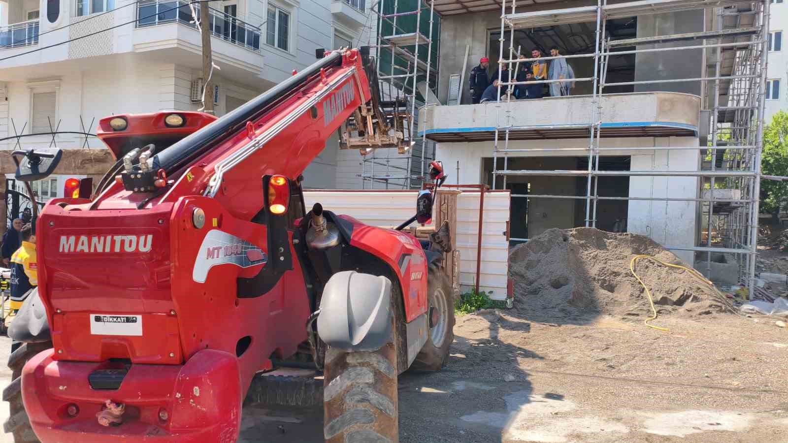 demir iskeleden dusen insaat iscisi yaralandi 7 Vt41l82A