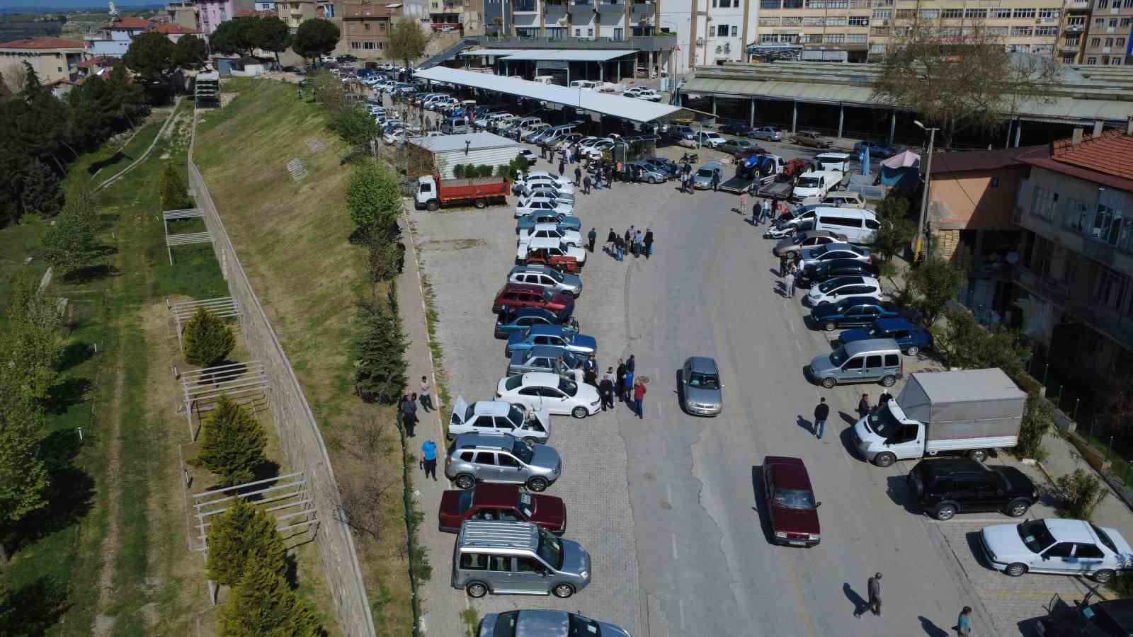 Demirci 2. El Oto Pazarı kapılarını açtı 5 demirci 2 el oto pazari kapilarini acti 1 vjM1lPcT
