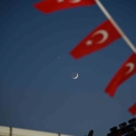 demirci-semalarinda-mest-eden-goruntu-hilal-ve-yildiz-yan-yana-SMapv1sR.jpg
