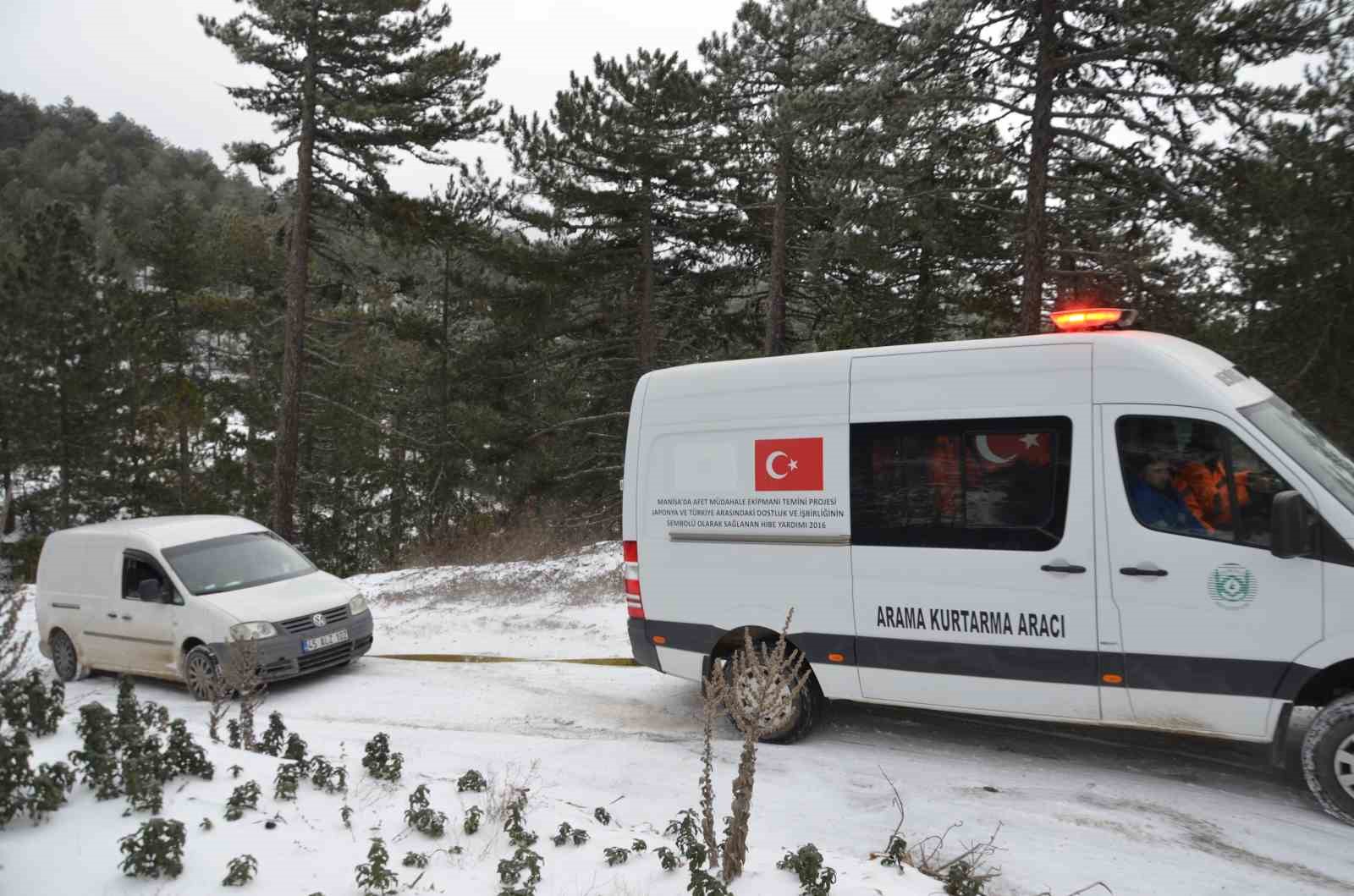 demircide kar nedeniyle yolda mahsur kalan 3 avci kurtarildi 3 frUy9R1W