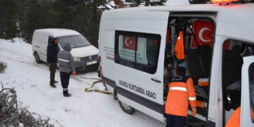 demircide-kar-nedeniyle-yolda-mahsur-kalan-3-avci-kurtarildi-MIZH4x7U.jpg