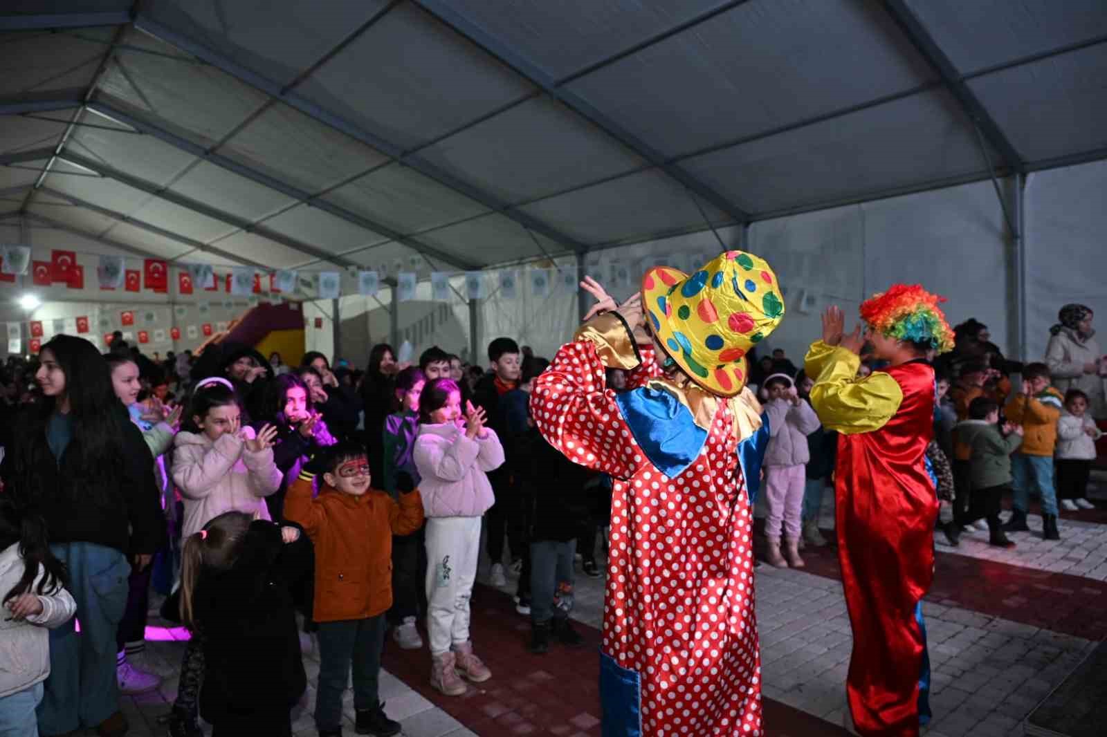 Demirci’de Ramazan, çocukların sevinciyle taçlandı 5 demircide ramazan cocuklarin sevinciyle taclandi 1 jgEDLFUe