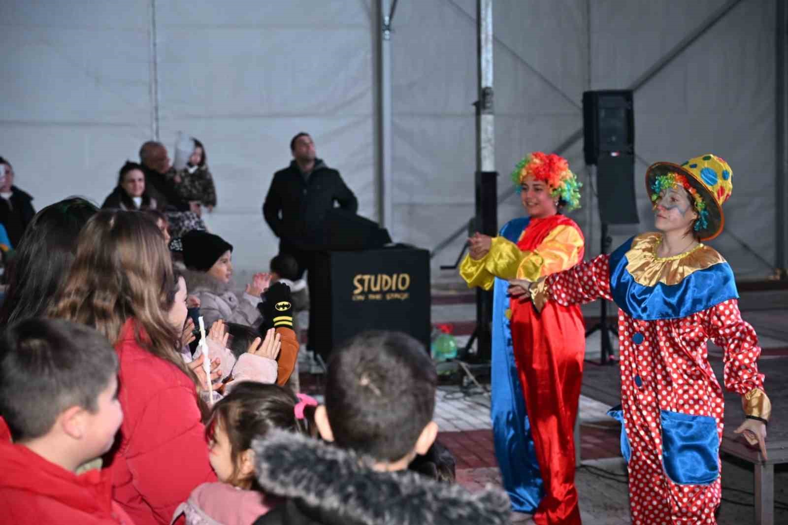 Demirci’de Ramazan, çocukların sevinciyle taçlandı 6 demircide ramazan cocuklarin sevinciyle taclandi 2 ZQ4QEYK3