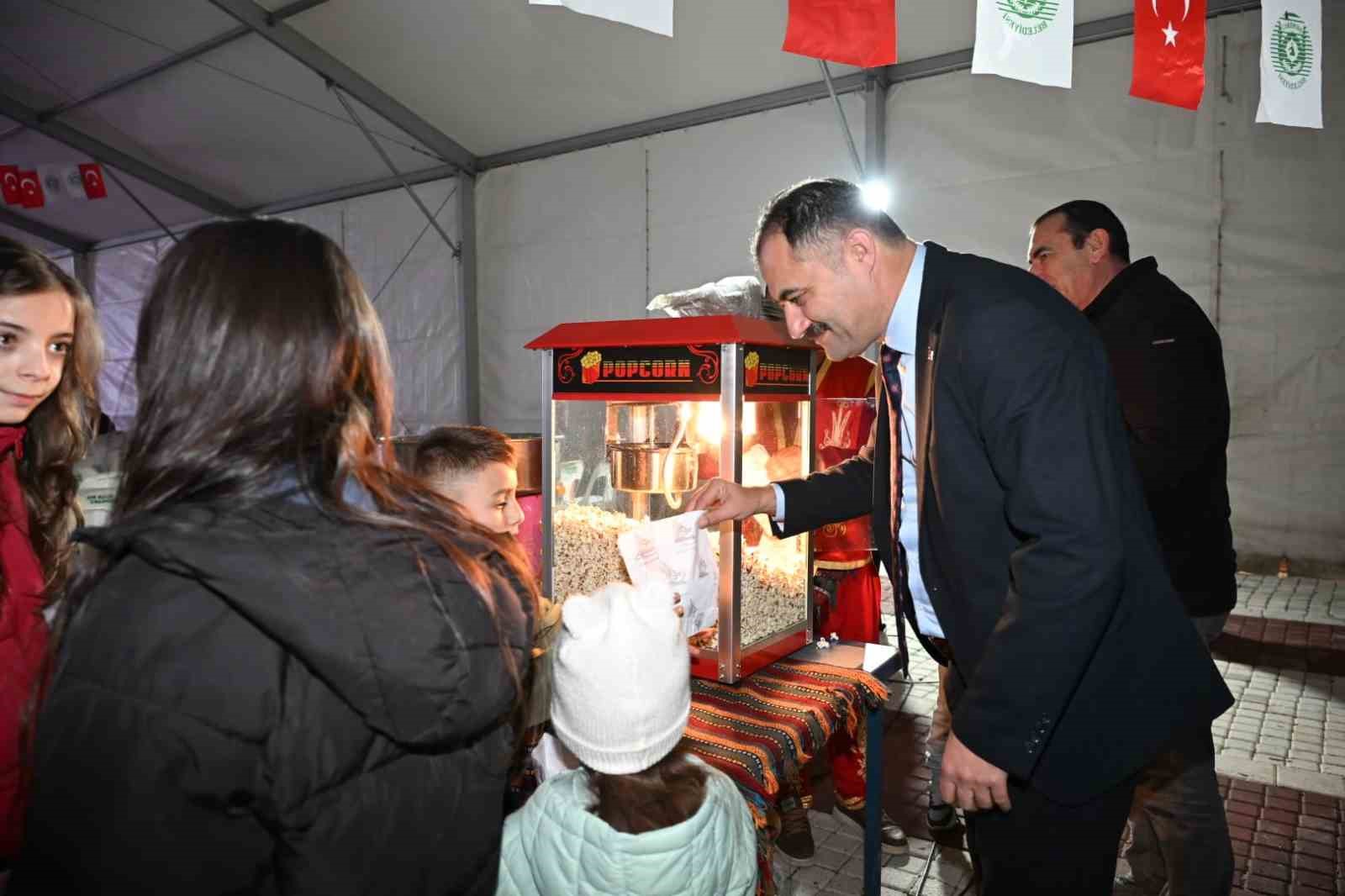 Demirci’de Ramazan, çocukların sevinciyle taçlandı 13 demircide ramazan cocuklarin sevinciyle taclandi 9 VuUleAZf