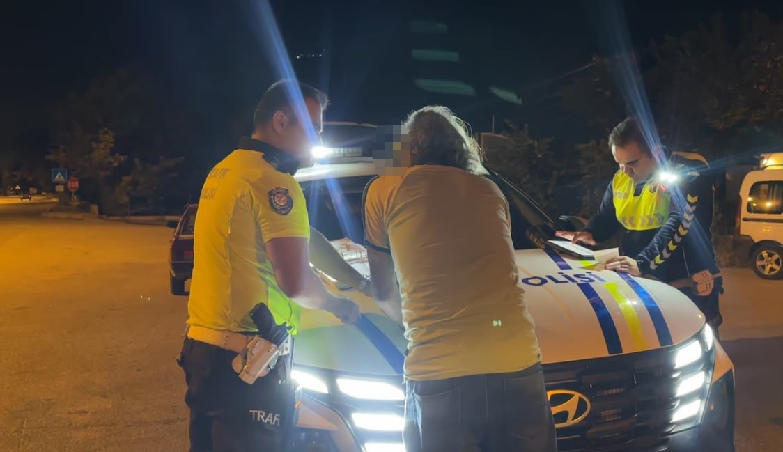 denetim yapan polislere selam vermek icin araciyla yanlarina gitti 328 promil alkollu cikti 2 BRRjFtrU