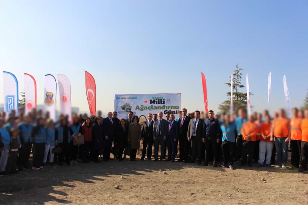 Denetimli serbestlik yükümlüleri 11 Kasım Milli Ağaçlandırma Günü’nde fidanları toprakla buluşturdu 5 denetimli serbestlik yukumluleri 11 kasim milli agaclandirma gununde fidanlari toprakla bulusturdu 1 bTZrhcbl