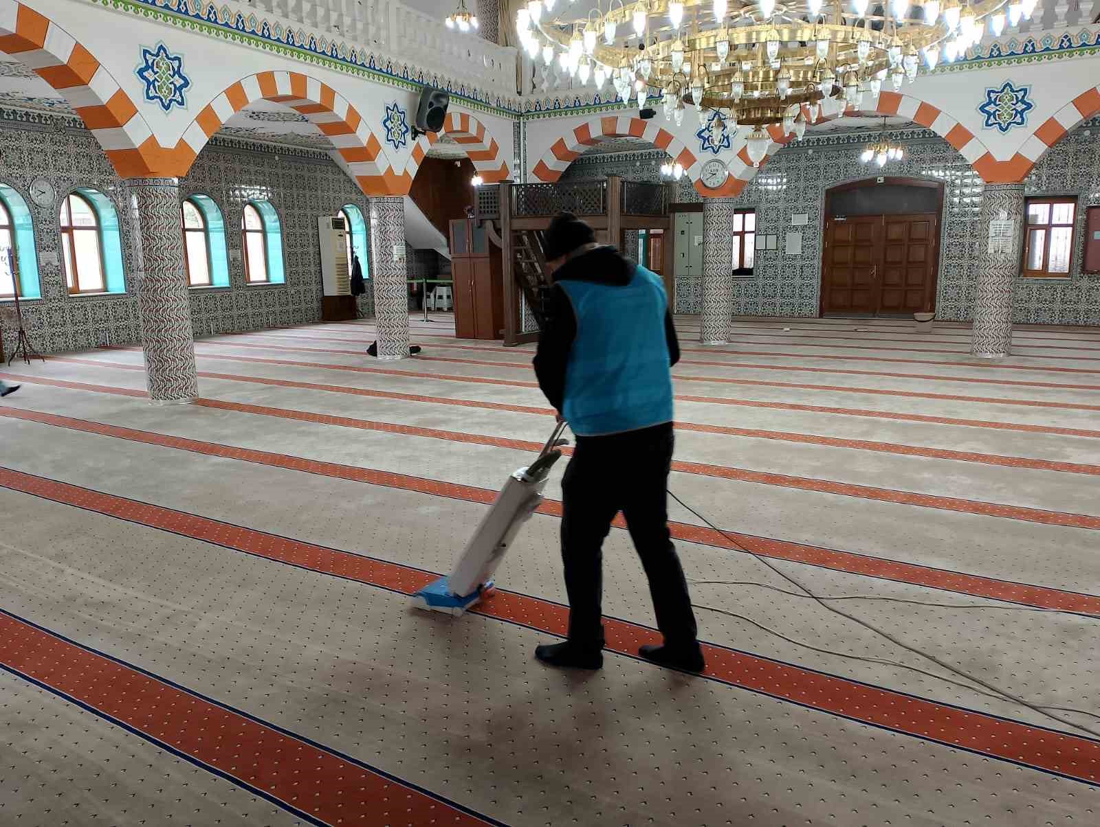 Denetimli serbestlikte cami temizlediler 5 denetimli serbestlikte cami temizlediler 1 nHsibEmz