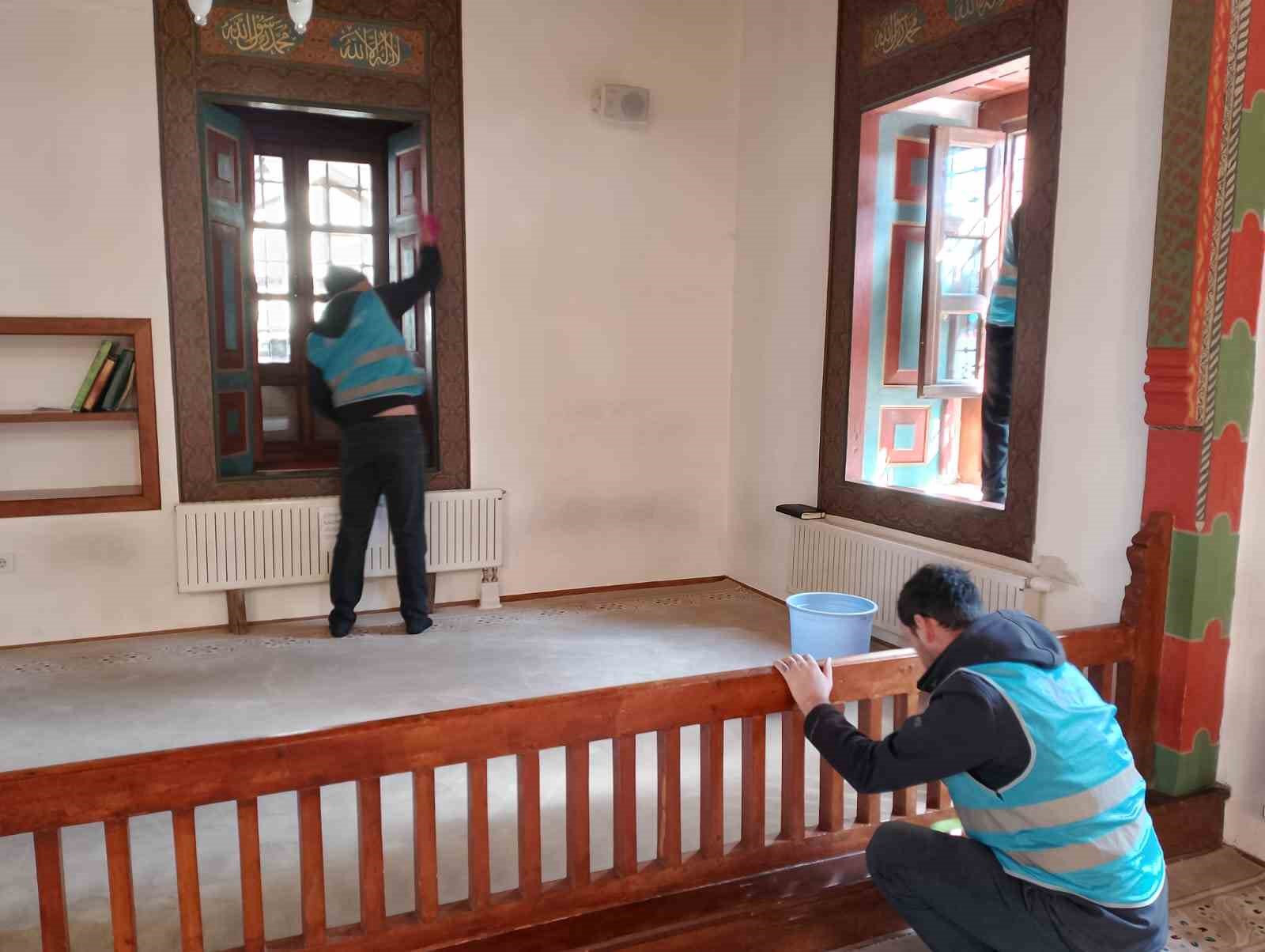 Denetimli serbestlikte cami temizlediler 6 denetimli serbestlikte cami temizlediler 2 qPCSX5c3