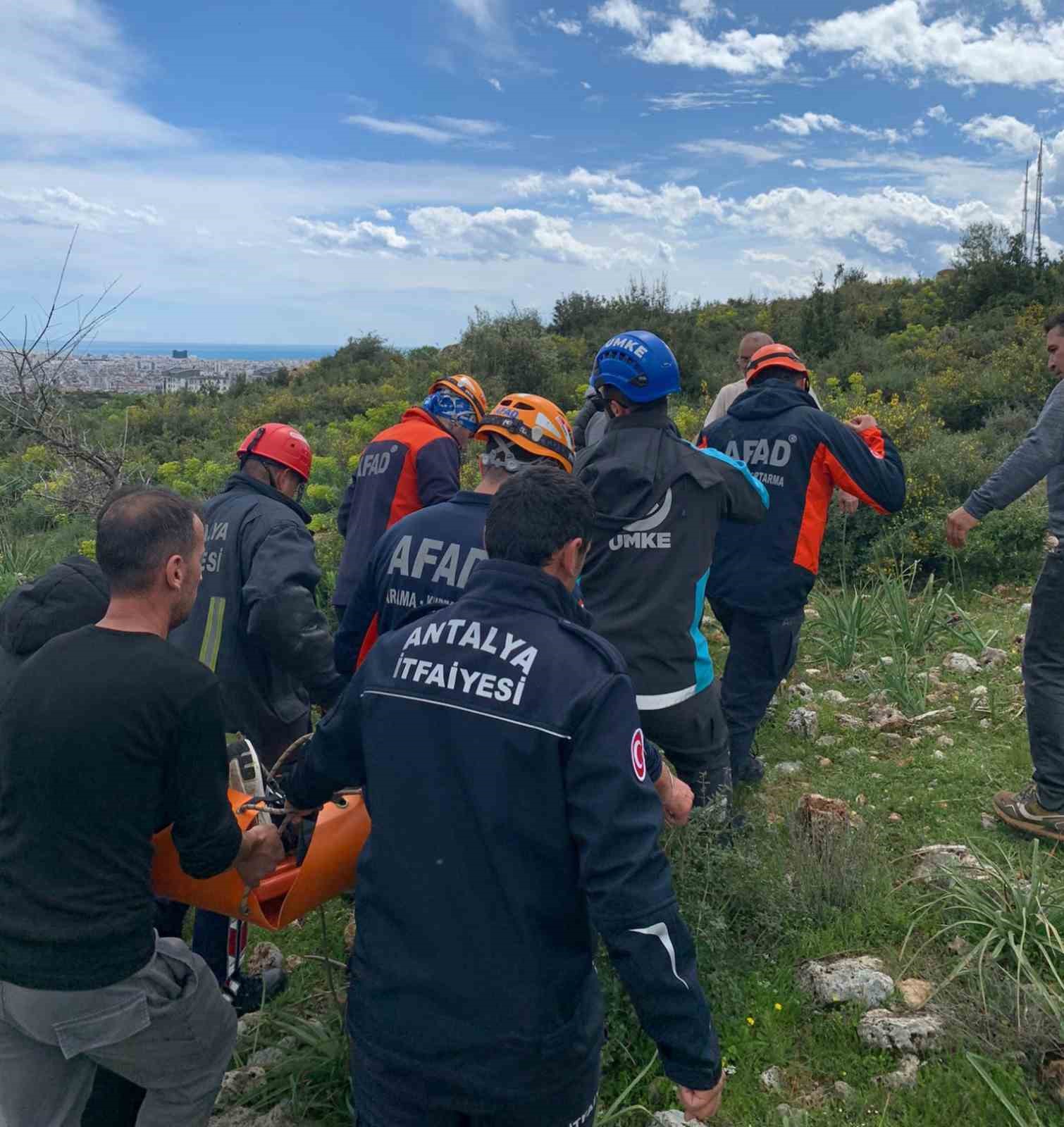 Dengesini kaybederek kayalıklardan düşen kadını ekipler kurtardı 7 dengesini kaybederek kayaliklardan dusen kadini ekipler kurtardi 3 OnJOJBgz