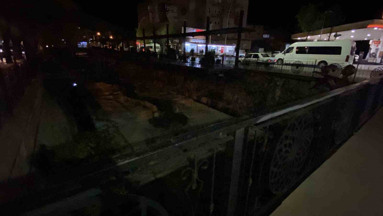 Dengesini kaybedip kanala düştü, itfaiye ekipleri kurtardı 7 dengesini kaybedip kanala dustu itfaiye ekipleri kurtardi 3 42YNeSiI